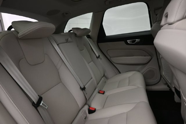 Used 2024 Volvo XC60 B5 Plus AWD/4WD image 32