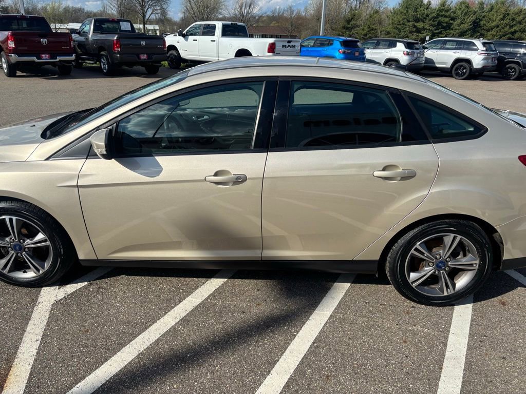 Used 2018 Ford Focus SE w/ SE Appearance Package image 6