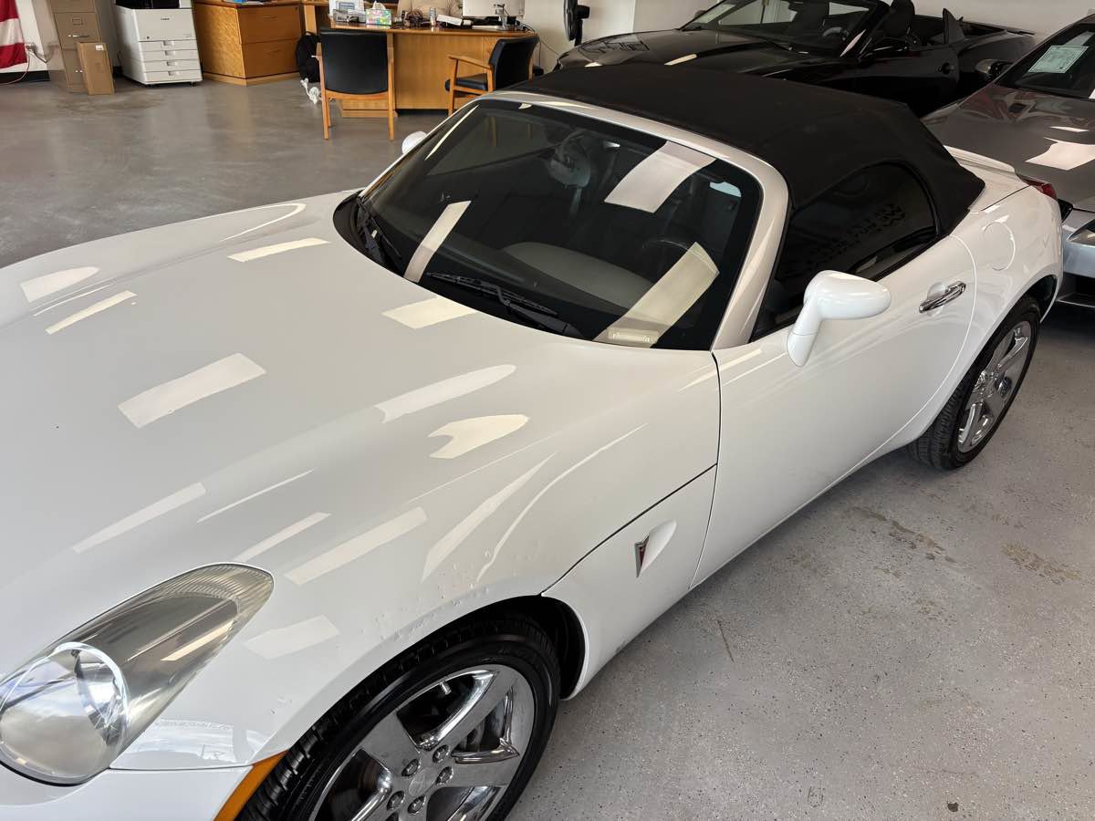 Used 2009 Pontiac Solstice GXP w/ Premium Package image 3