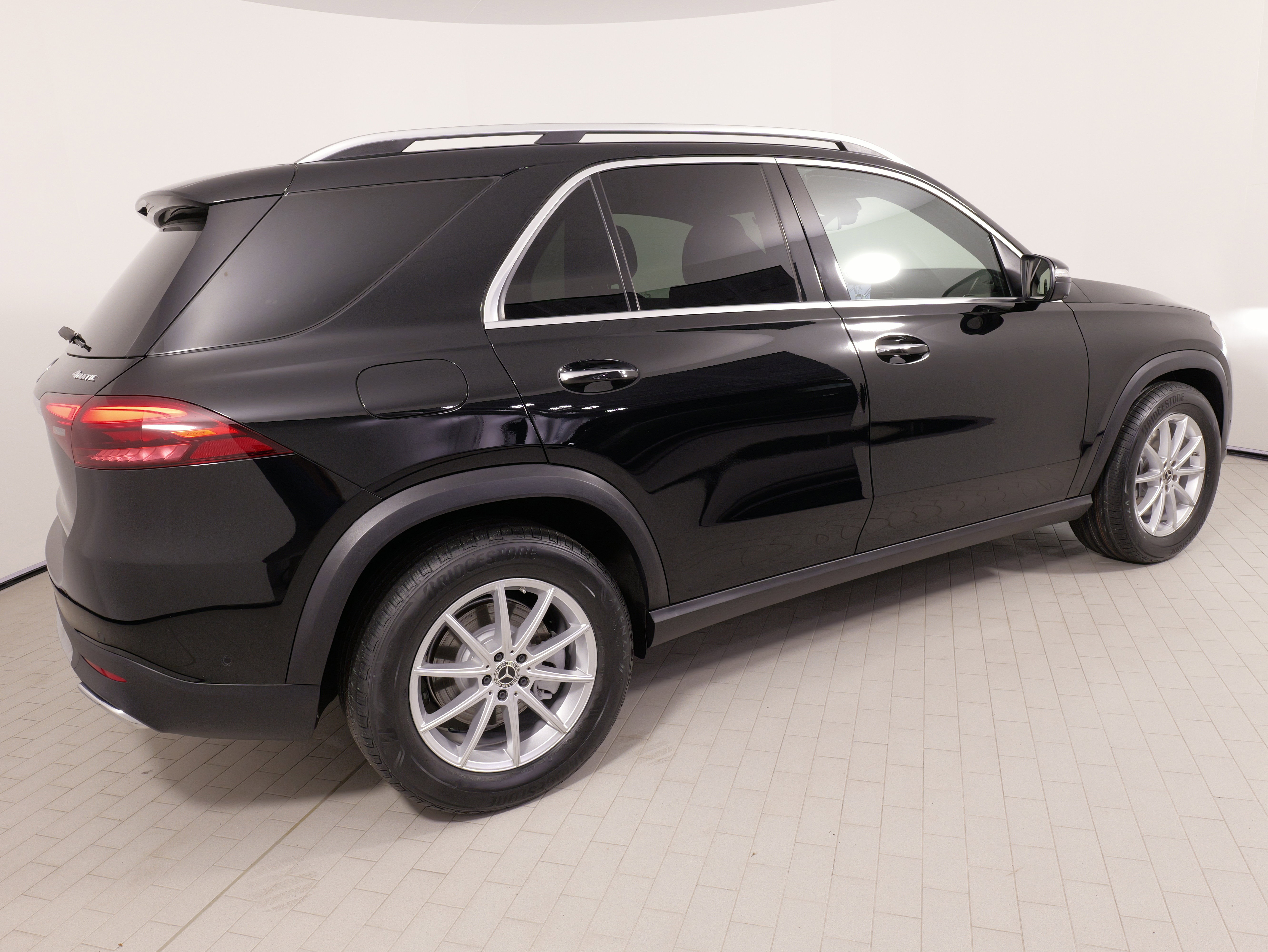 Used 2025 Mercedes-Benz GLE 450e 4MATIC w/ Winter Package image 11