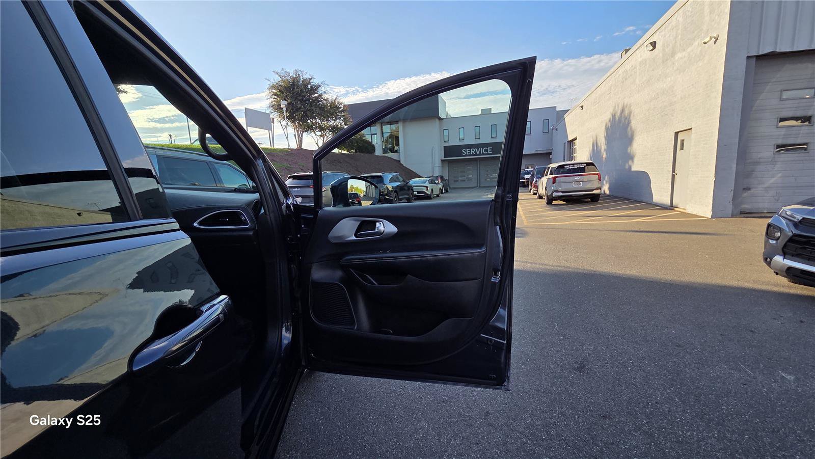 Used 2021 Chrysler Pacifica Touring-L w/ S Appearance Package AWD/4WD image 27
