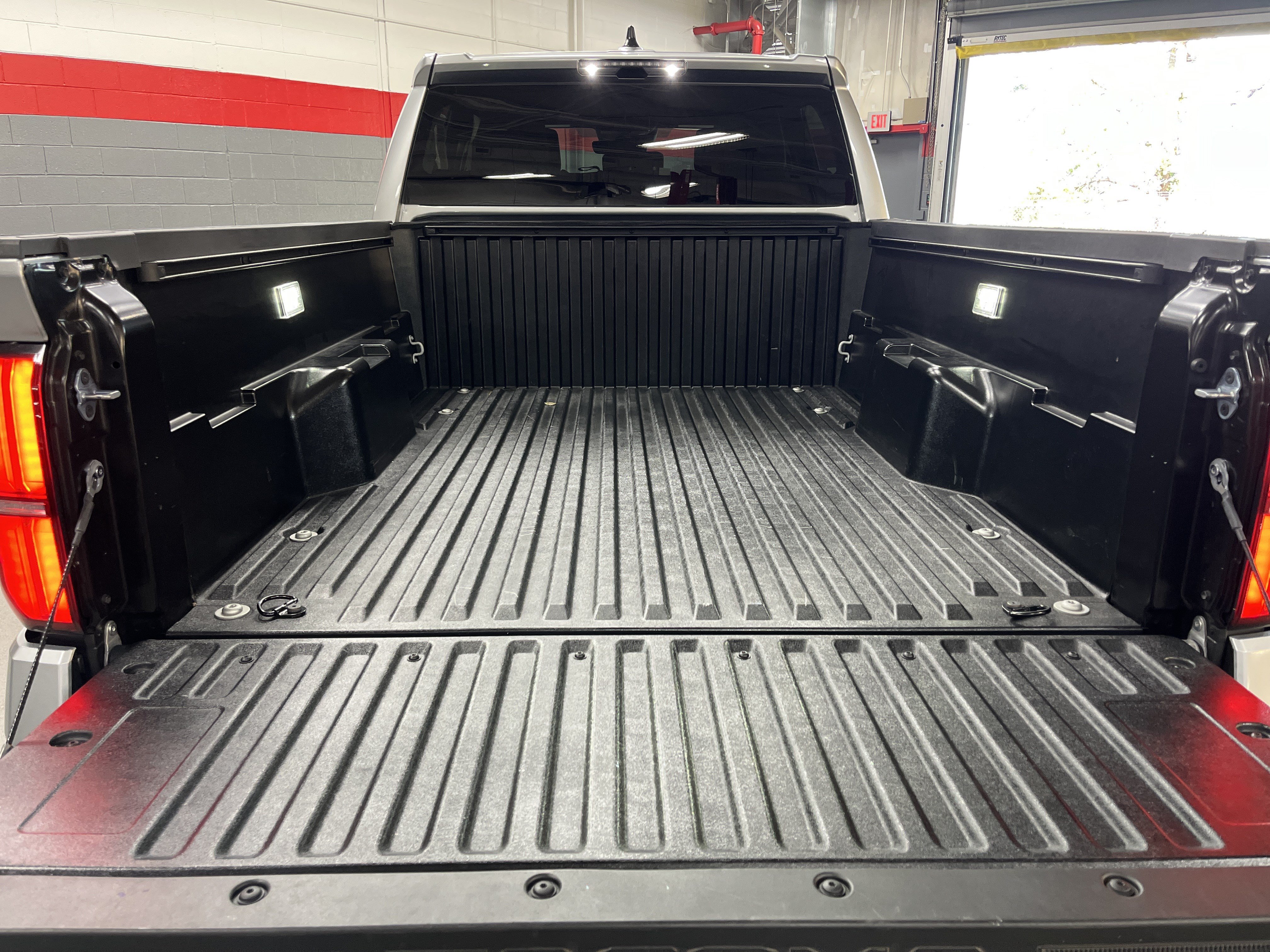 Certified 2025 Toyota Tacoma TRD Off-Road AWD/4WD image 31