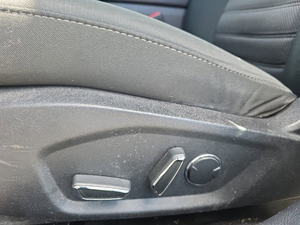 Used 2017 Ford Fusion SE w/ Fusion SE Technology Package FWD image 12
