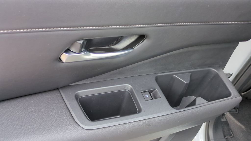 Used 2025 Nissan Pathfinder SL FWD image 15