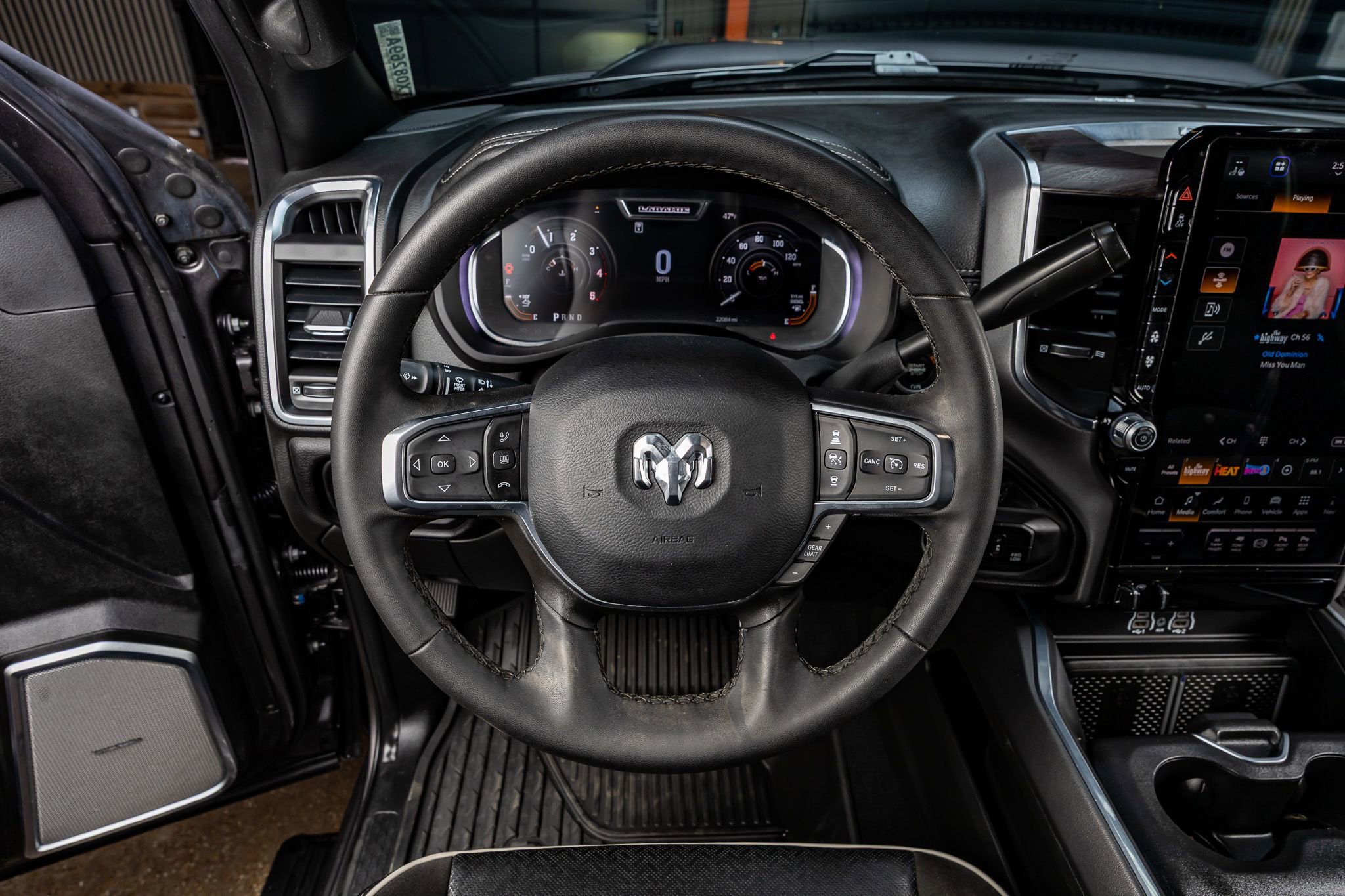 Used 2025 RAM 3500 Laramie AWD/4WD image 18