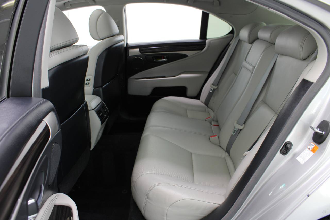 Used 2016 Lexus LS 460 w/ Comfort Package RWD image 37