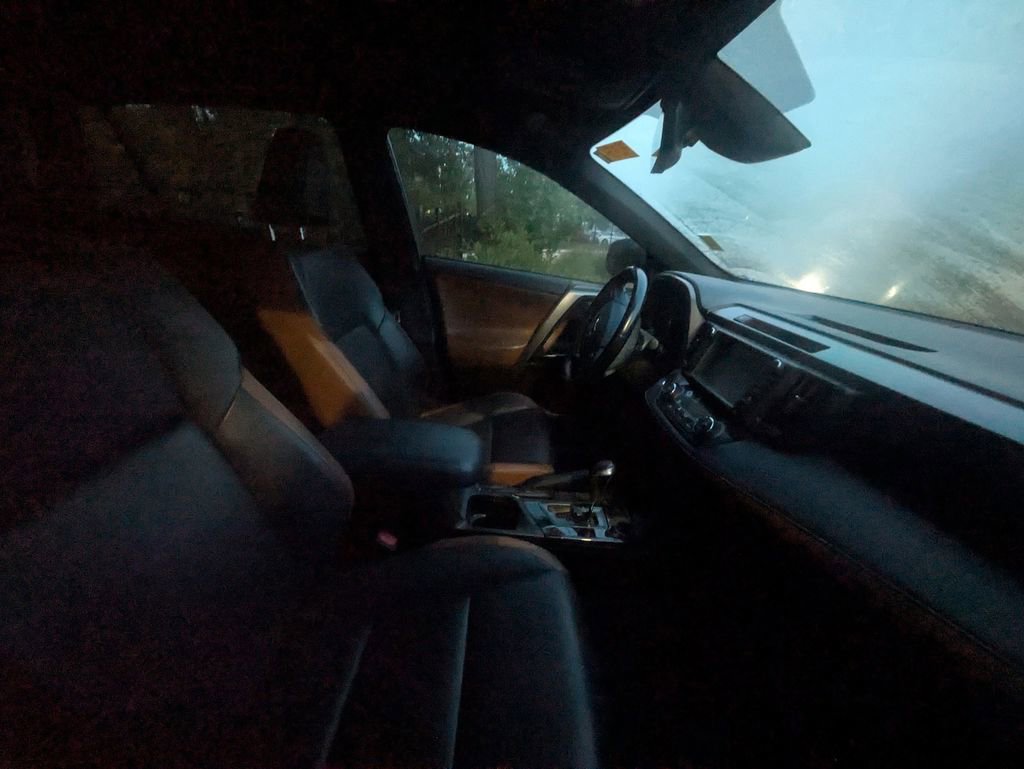 Used 2018 Toyota RAV4 SE w/ Power Extra Value Package FWD image 10