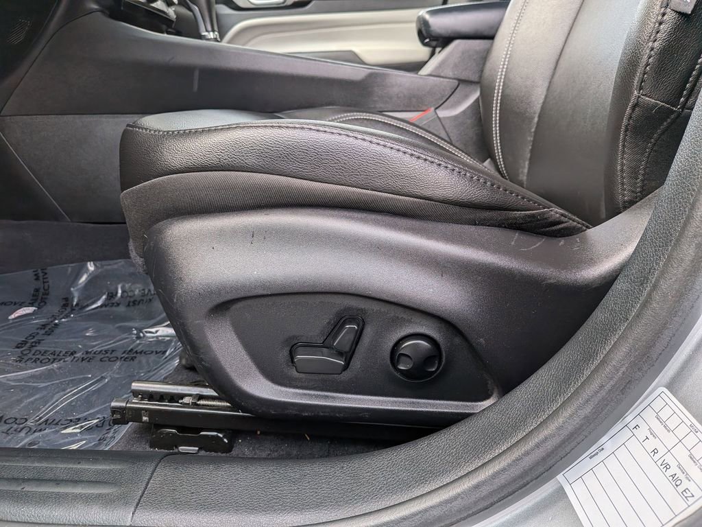 Used 2025 Jeep Compass Limited image 16