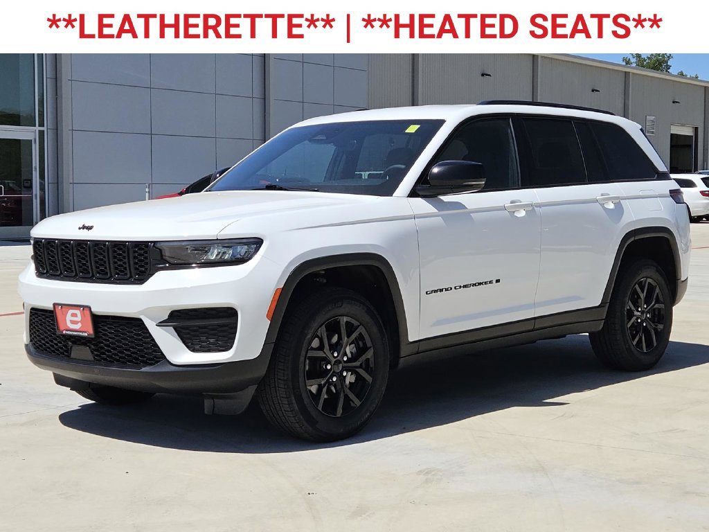 Used 2025 Jeep Grand Cherokee Altitude AWD/4WD image 3