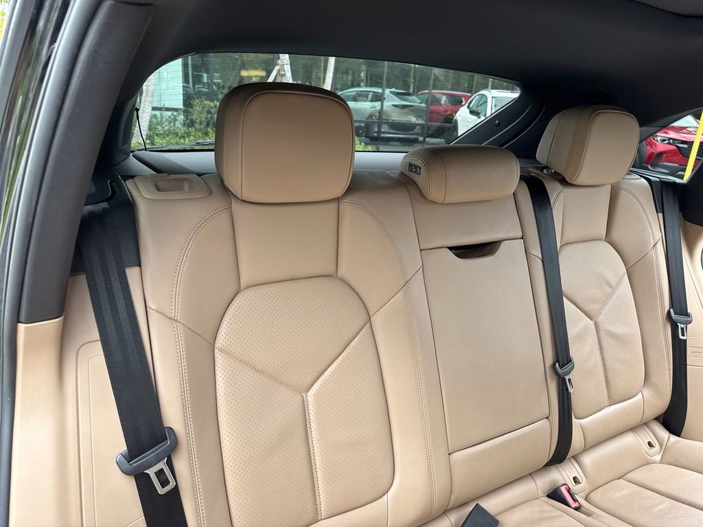 Used 2021 Porsche Macan image 48