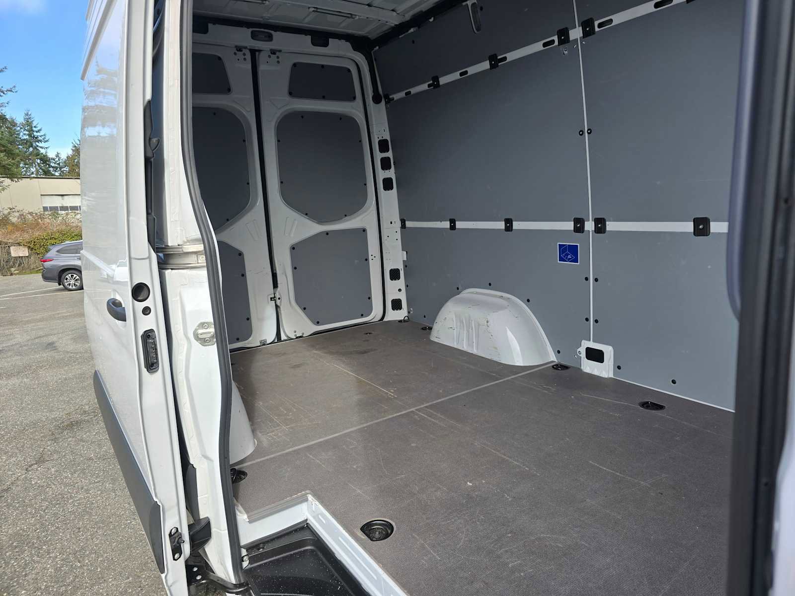 Used 2024 Mercedes-Benz Sprinter 2500 image 14