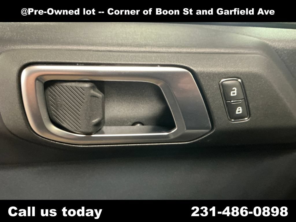 Used 2024 Ford Bronco Badlands w/ Sasquatch Package AWD/4WD image 16