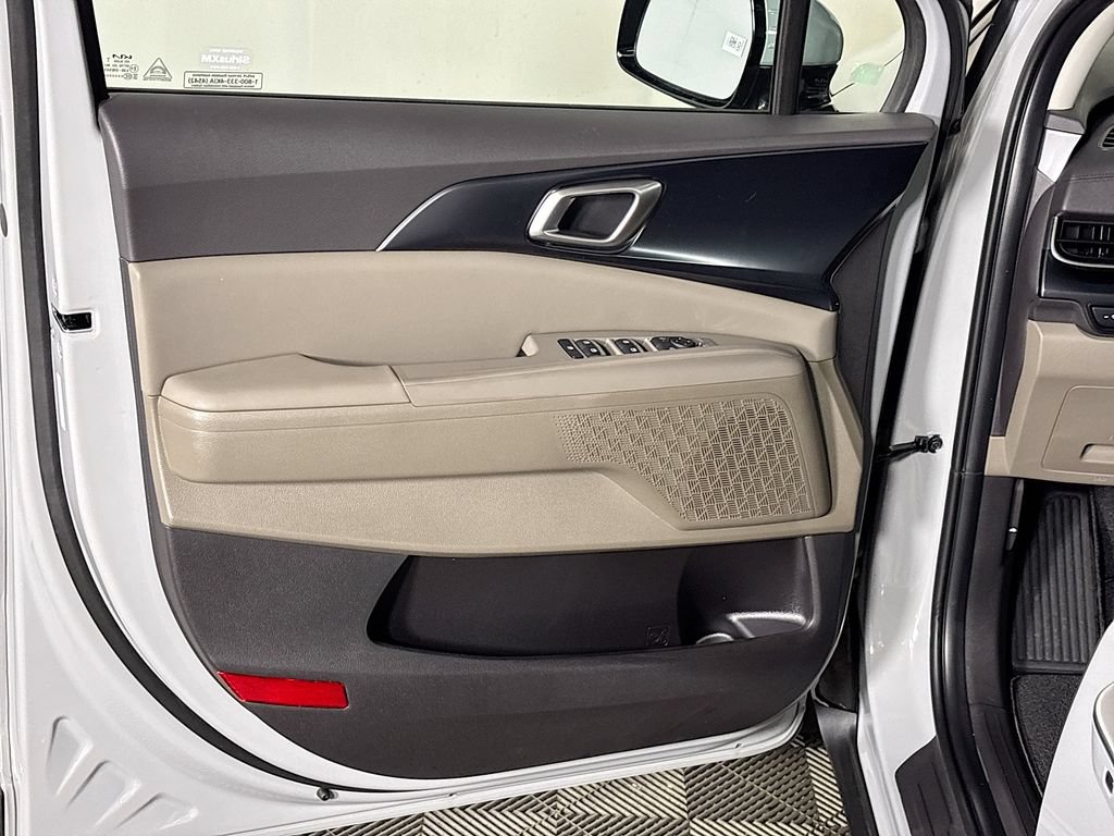 New 2027 Kia Carnival LX FWD image 10