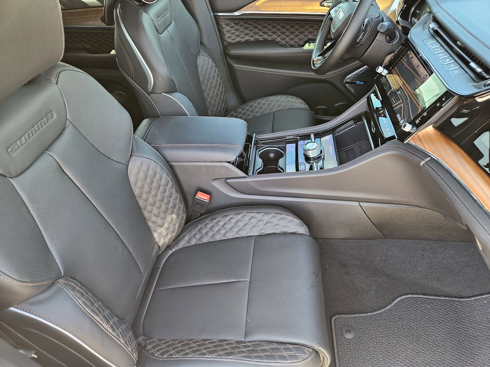 New 2026 Jeep Grand Cherokee L Summit w/ Obsidian Package image 16