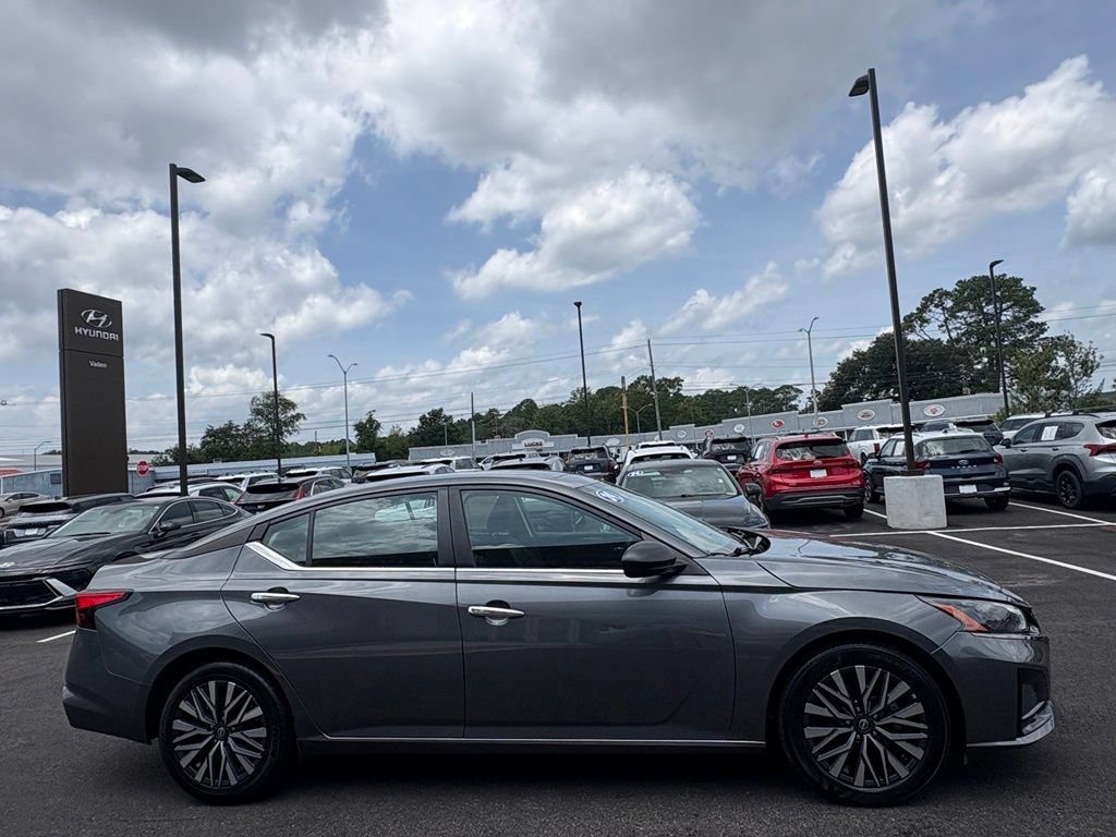 Used 2024 Nissan Altima 2.5 SV FWD image 6