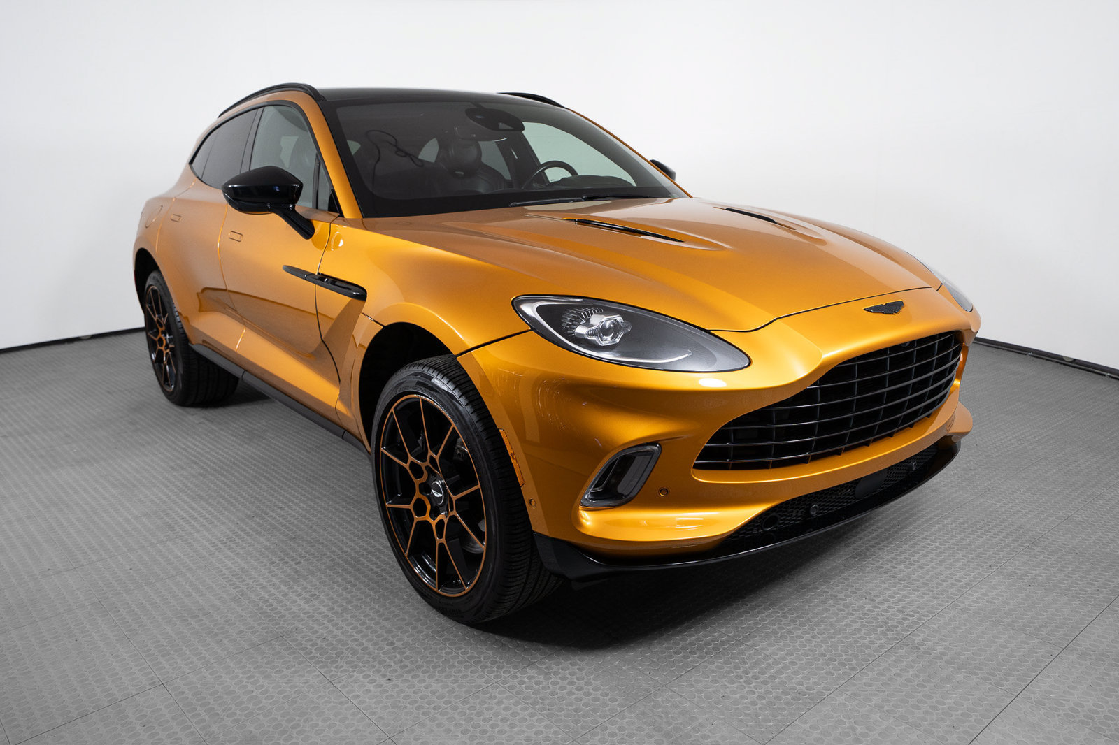 Used 2021 Aston Martin DBX AWD/4WD image 7