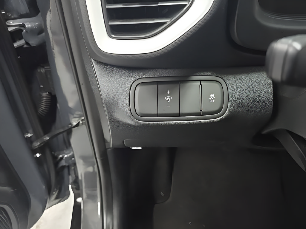 Certified 2026 Hyundai Venue SEL FWD image 13