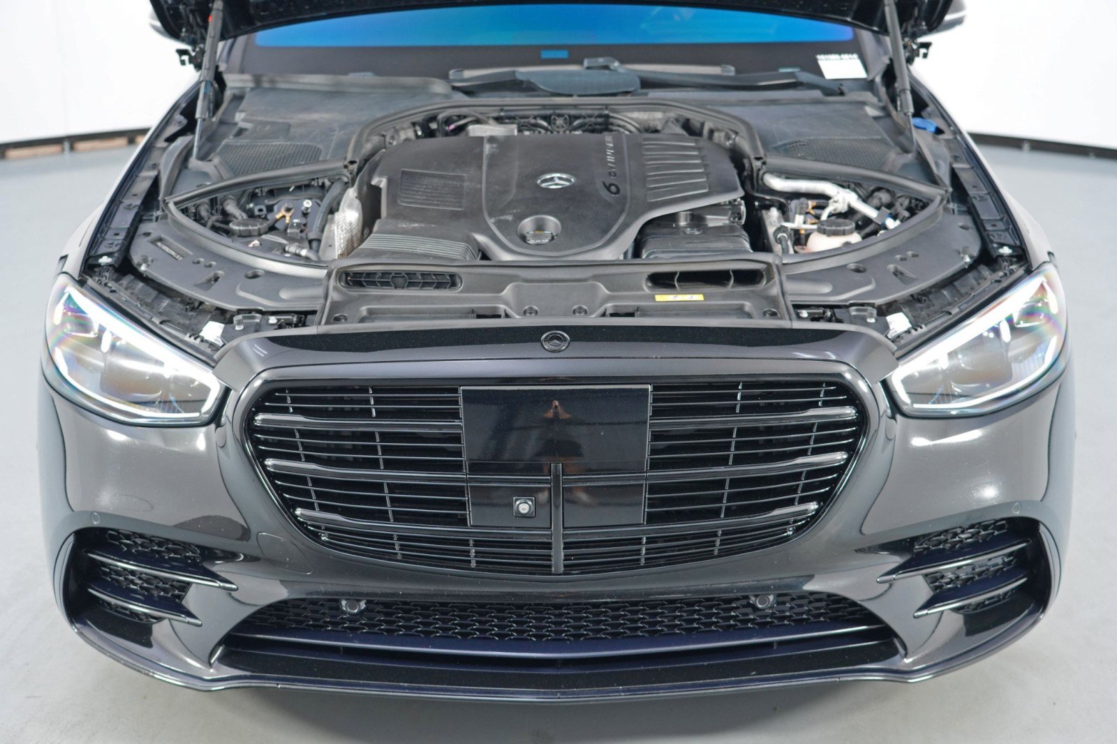 Used 2022 Mercedes-Benz S 500 4MATIC w/ AMG Line Package image 8