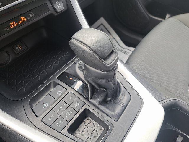 Used 2025 Toyota RAV4 XLE AWD/4WD image 21