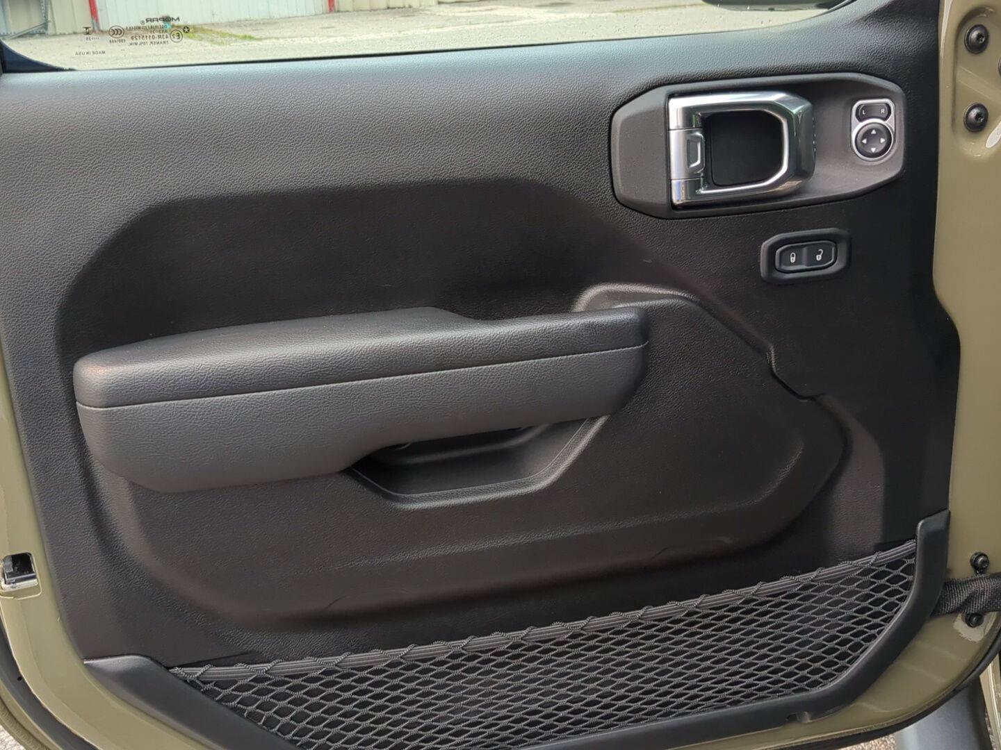 Used 2025 Jeep Wrangler Sport AWD/4WD image 10