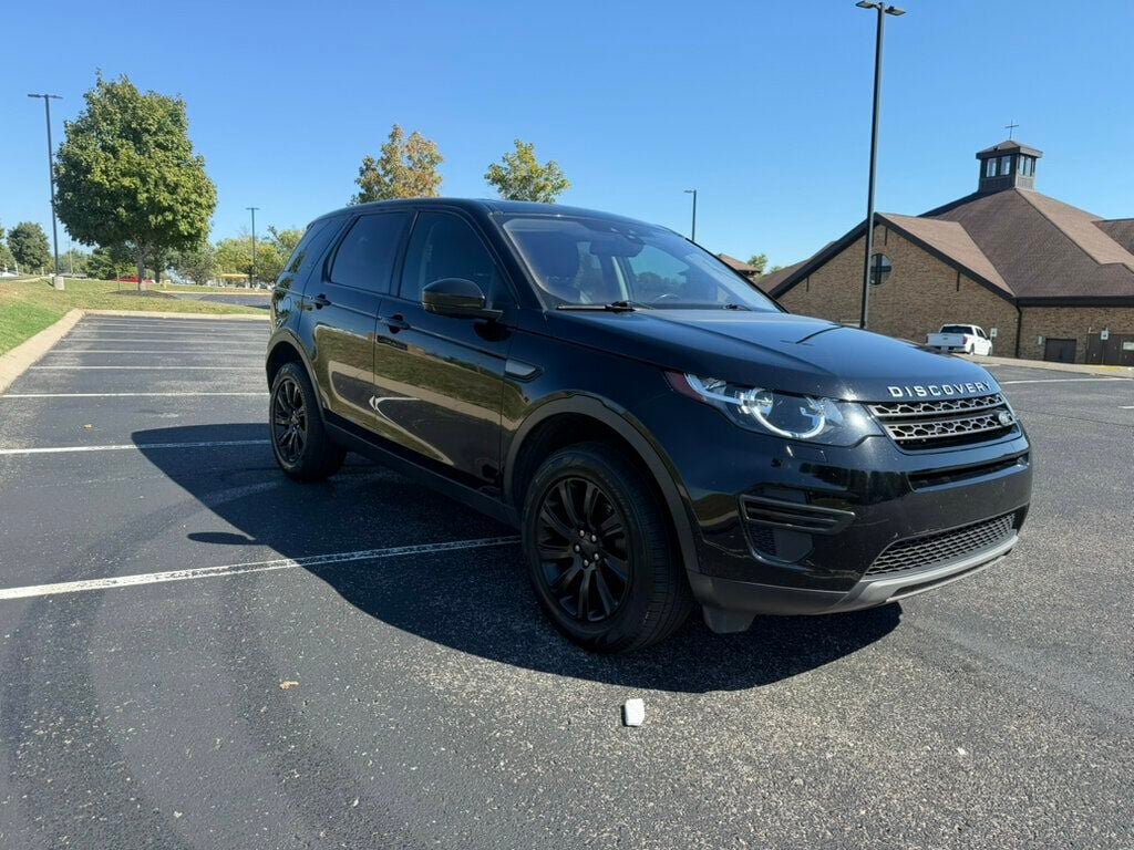 Used 2019 Land Rover Discovery Sport SE AWD/4WD image 3