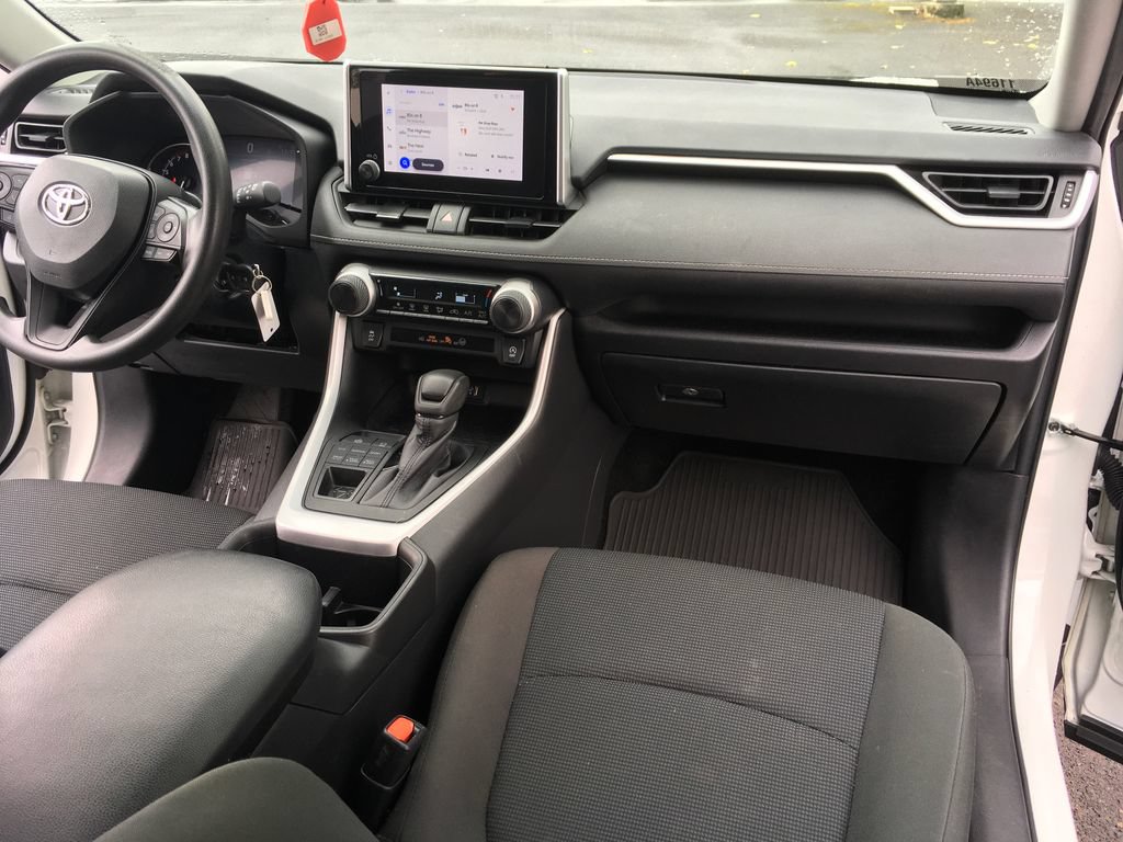 Used 2024 Toyota RAV4 LE AWD/4WD image 30
