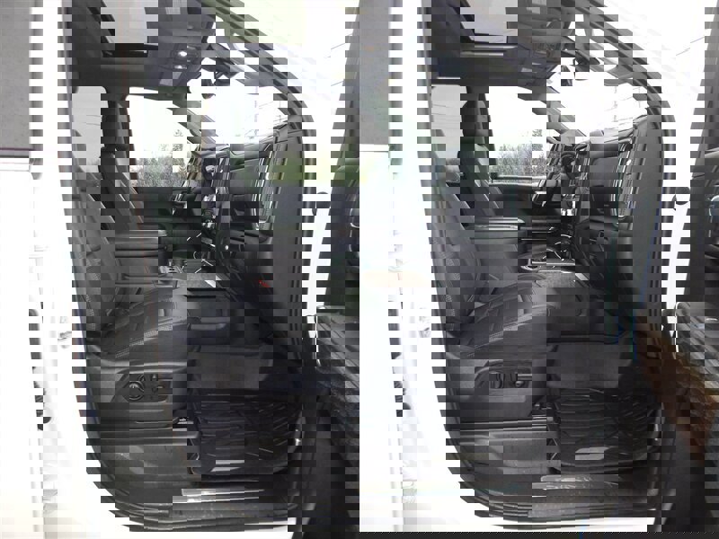 Used 2021 GMC Sierra 3500 Denali w/ Denali Ultimate Package image 17