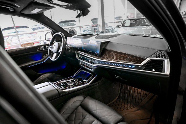 Used 2024 BMW X7 xDrive40i w/ M Sport Package image 27