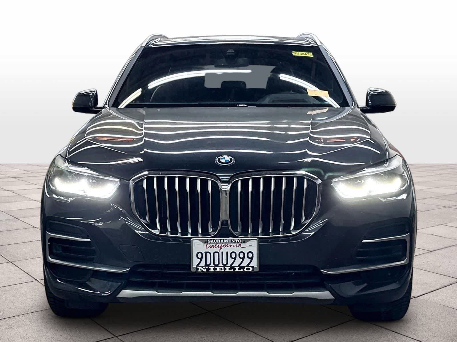 Used 2023 BMW X5 xDrive45e w/ Parking Assistance Package AWD/4WD image 3