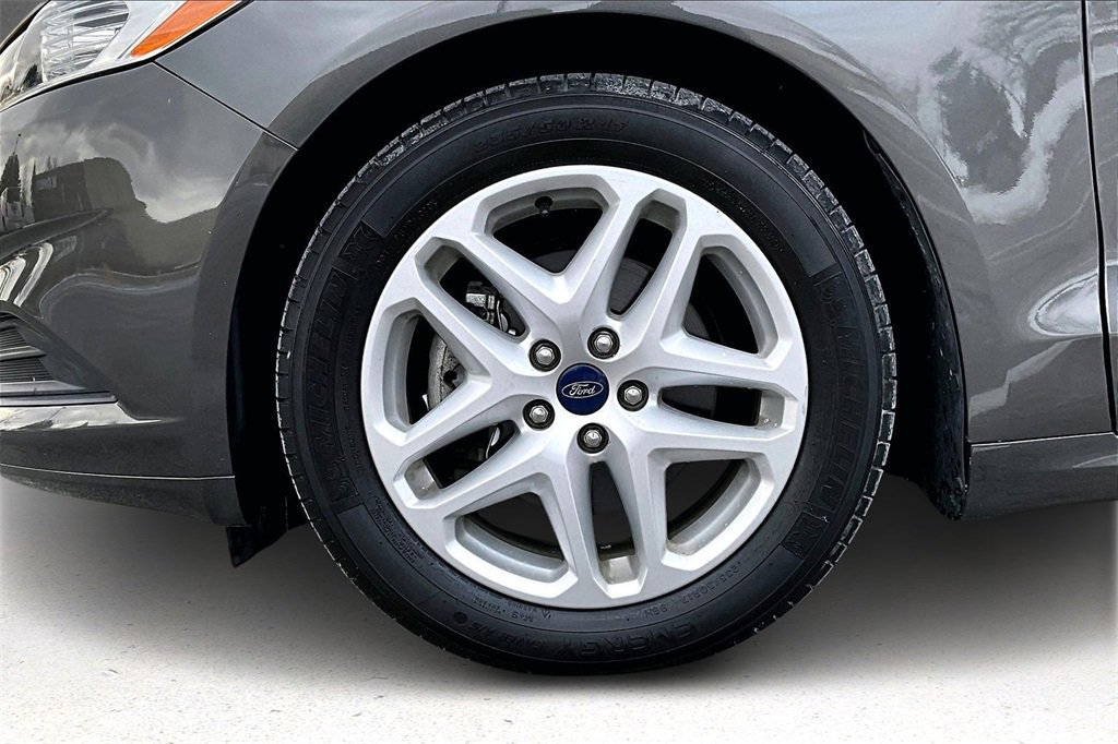 Used 2016 Ford Fusion SE image 32