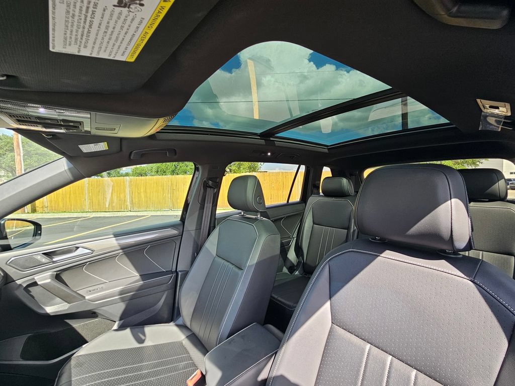 Used 2024 Volkswagen Tiguan SE R-Line w/ MDO Package, Three-Row FWD image 18