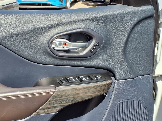 Used 2014 Jeep Cherokee Limited w/ Luxury Group FWD image 17