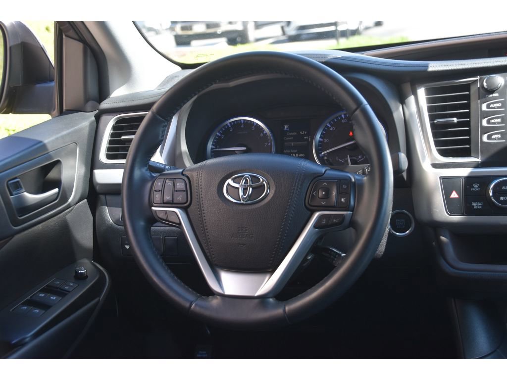 Used 2019 Toyota Highlander XLE AWD/4WD image 18