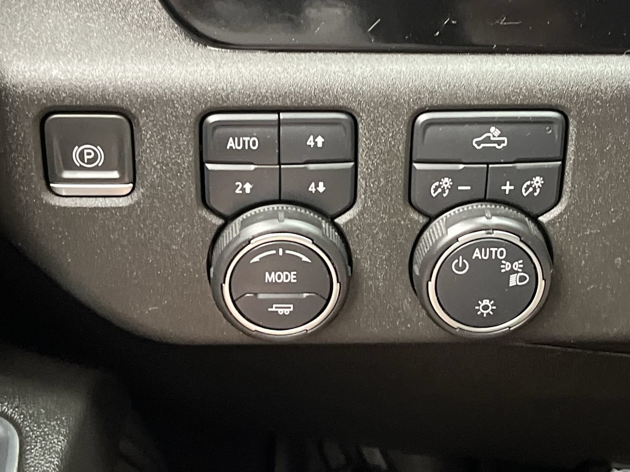 Certified 2022 Chevrolet Silverado 1500 LT AWD/4WD image 16