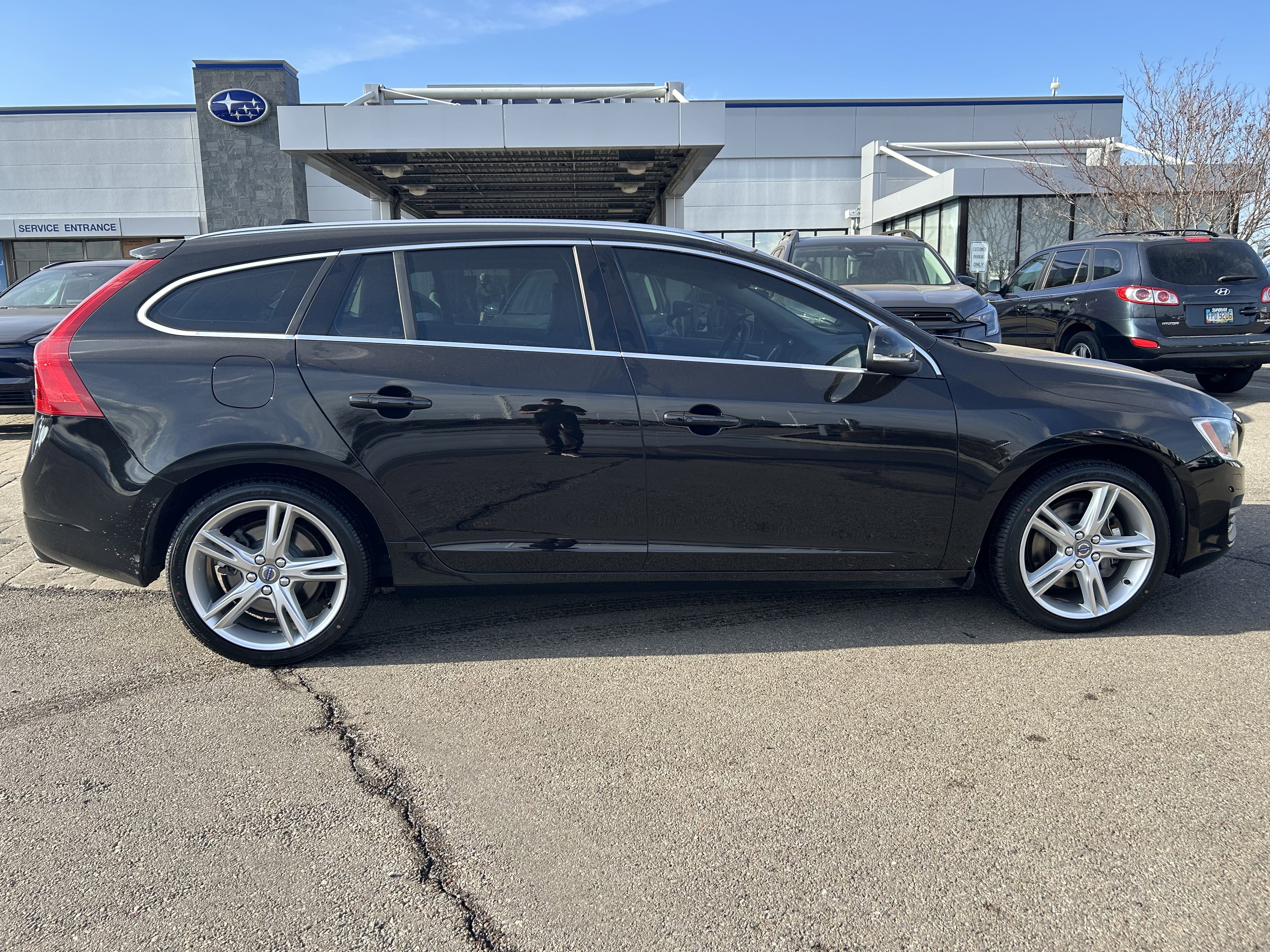 Used 2017 Volvo V60 T5 Platinum w/ Climate Package image 8