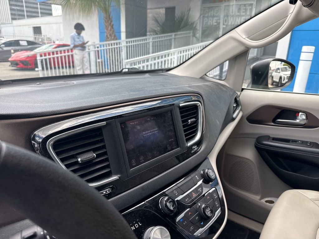 Used 2021 Chrysler Voyager Lxi FWD image 14