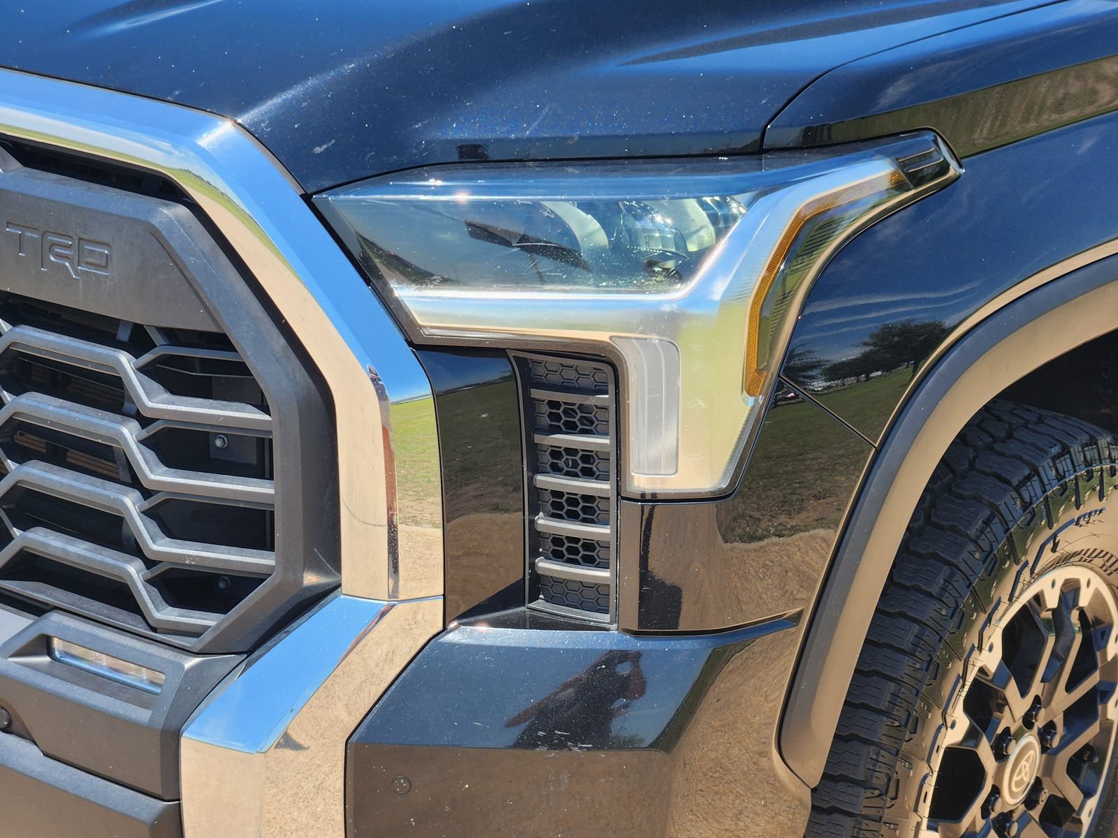 Used 2022 Toyota Tundra SR5 w/ TRD Off-Road Package AWD/4WD image 9