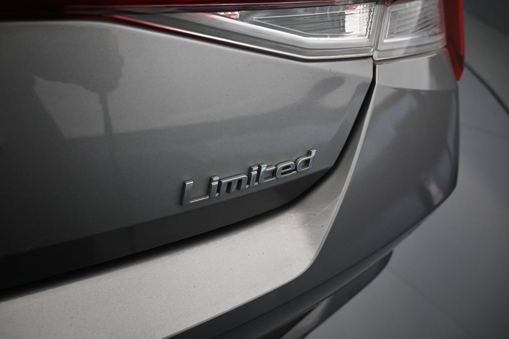 Used 2022 Hyundai Elantra Limited FWD image 40