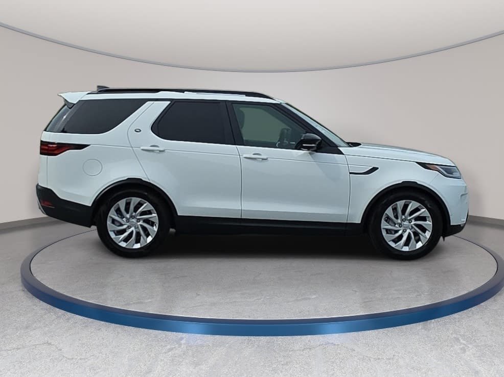 Certified 2025 Land Rover Discovery S AWD/4WD image 4