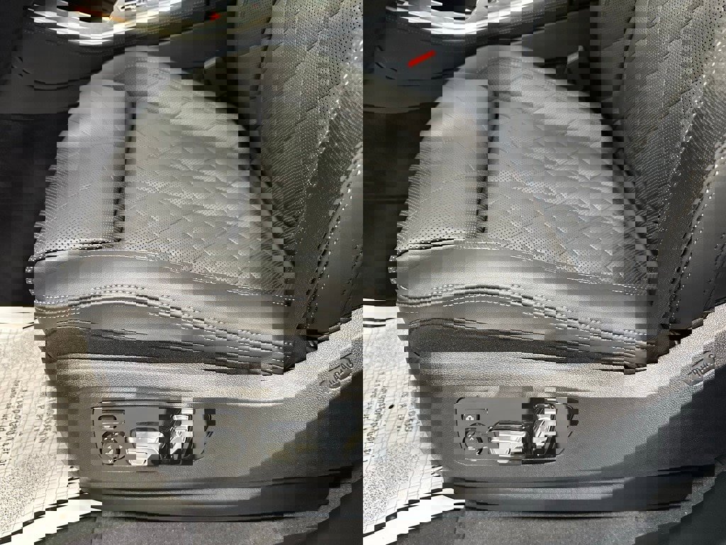 Used 2026 BMW X5 xDrive50e image 13