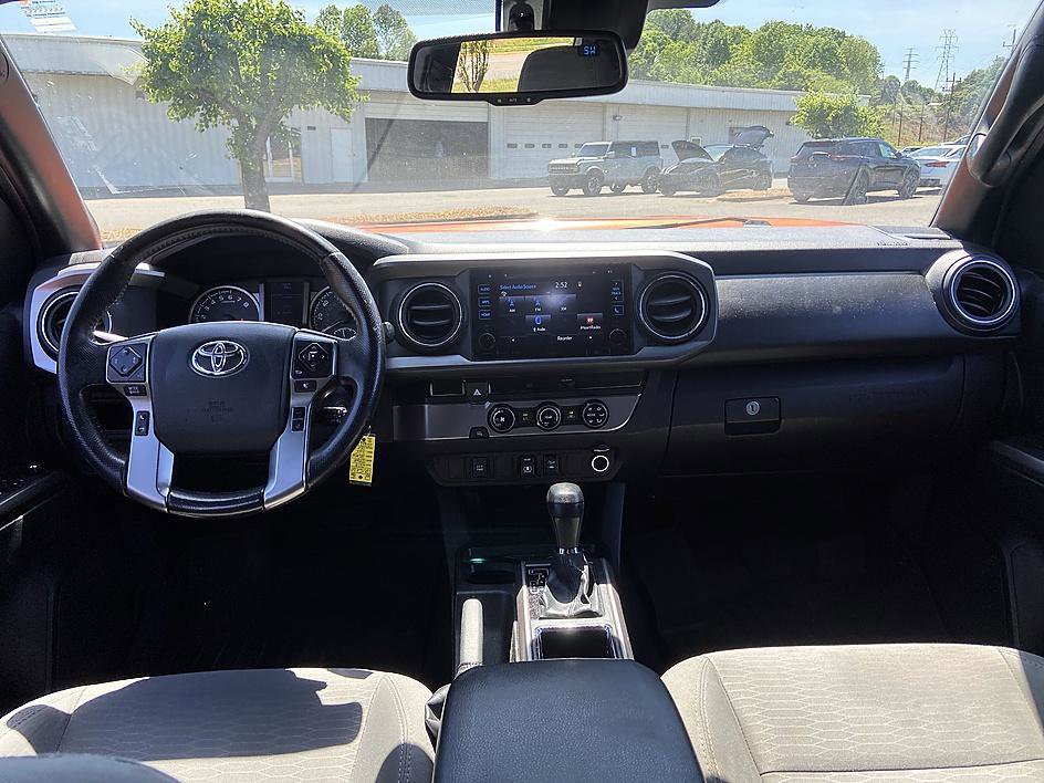 Used 2018 Toyota Tacoma SR5 RWD image 16