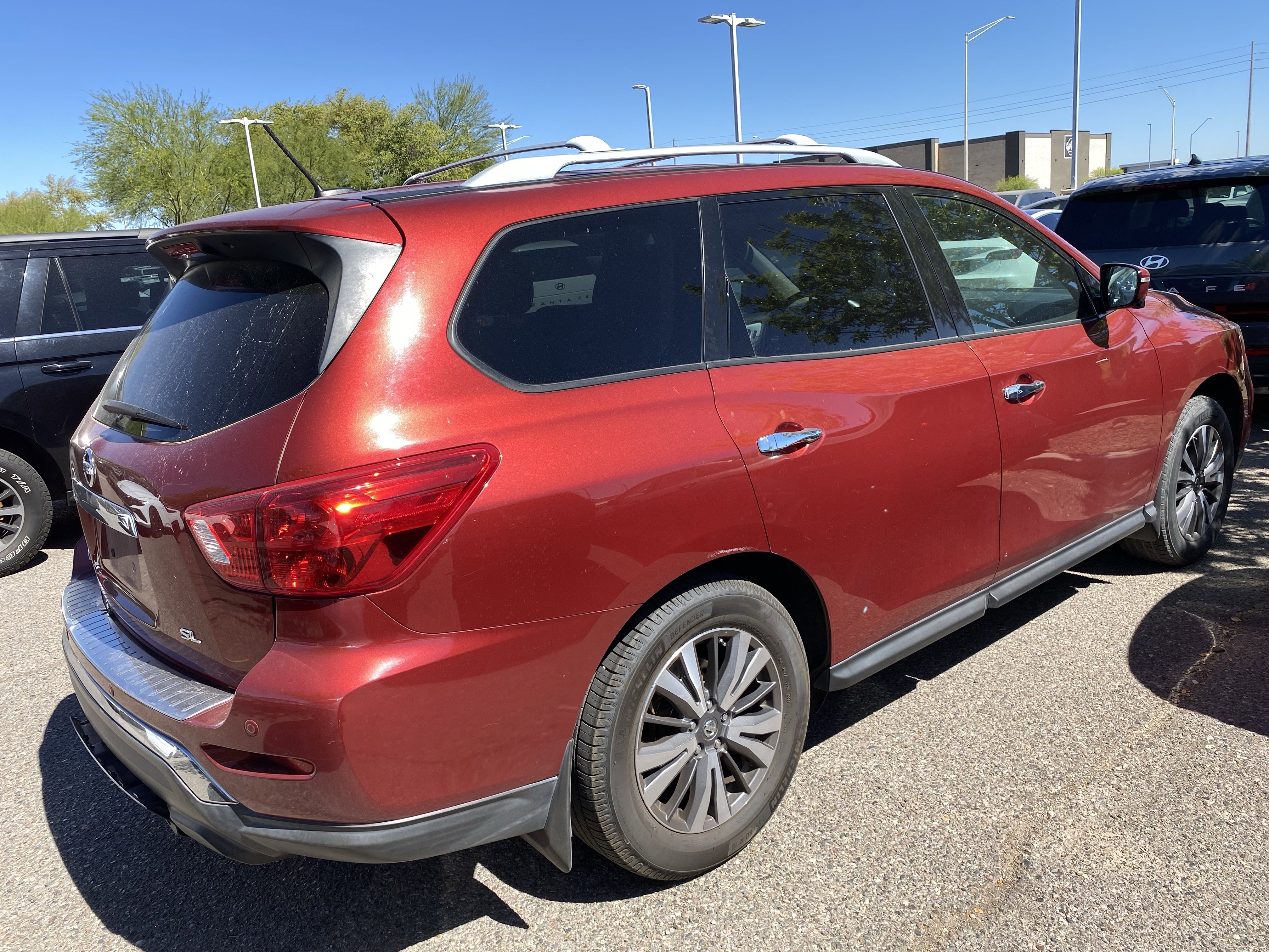 Used 2017 Nissan Pathfinder SL image 4