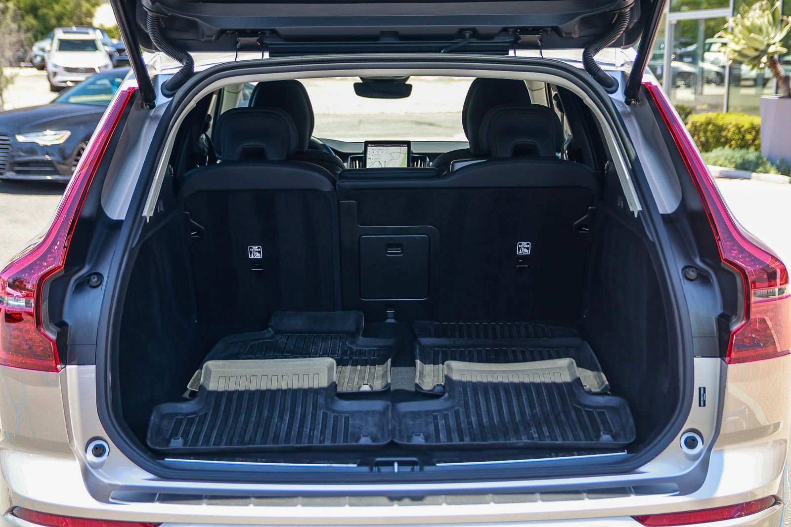 Certified 2026 Volvo XC60 B5 Plus w/ Climate Package AWD/4WD image 29