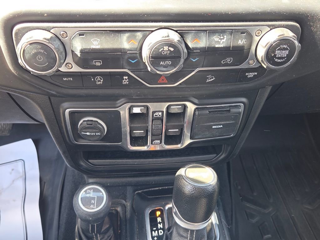 Used 2020 Jeep Wrangler Unlimited Sahara image 20