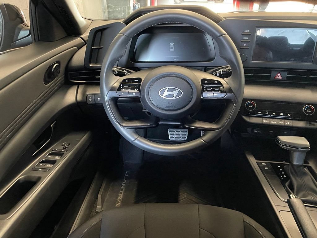 Used 2025 Hyundai Elantra Sport FWD image 13