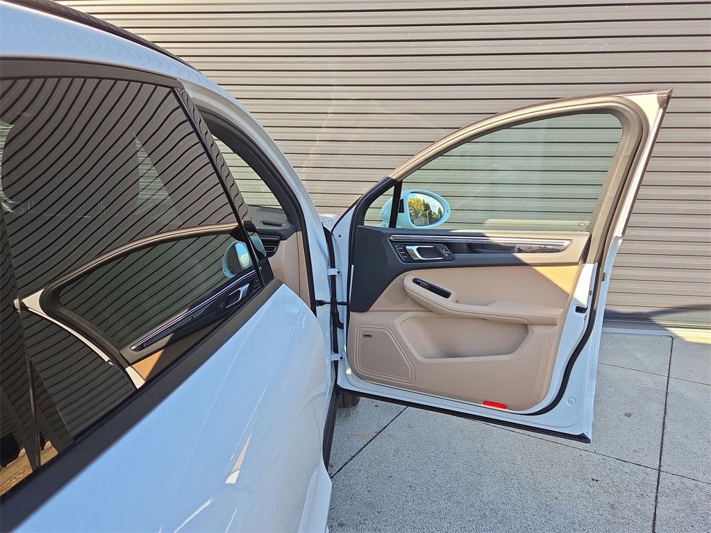 New 2026 Porsche Macan image 52