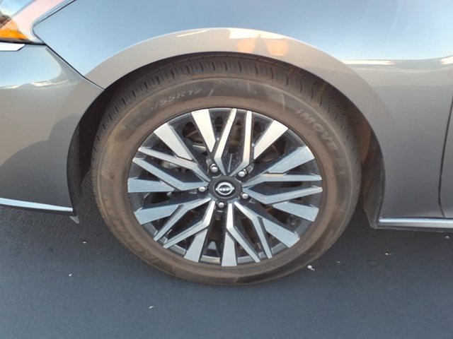 Used 2025 Nissan Altima 2.5 SV FWD image 30