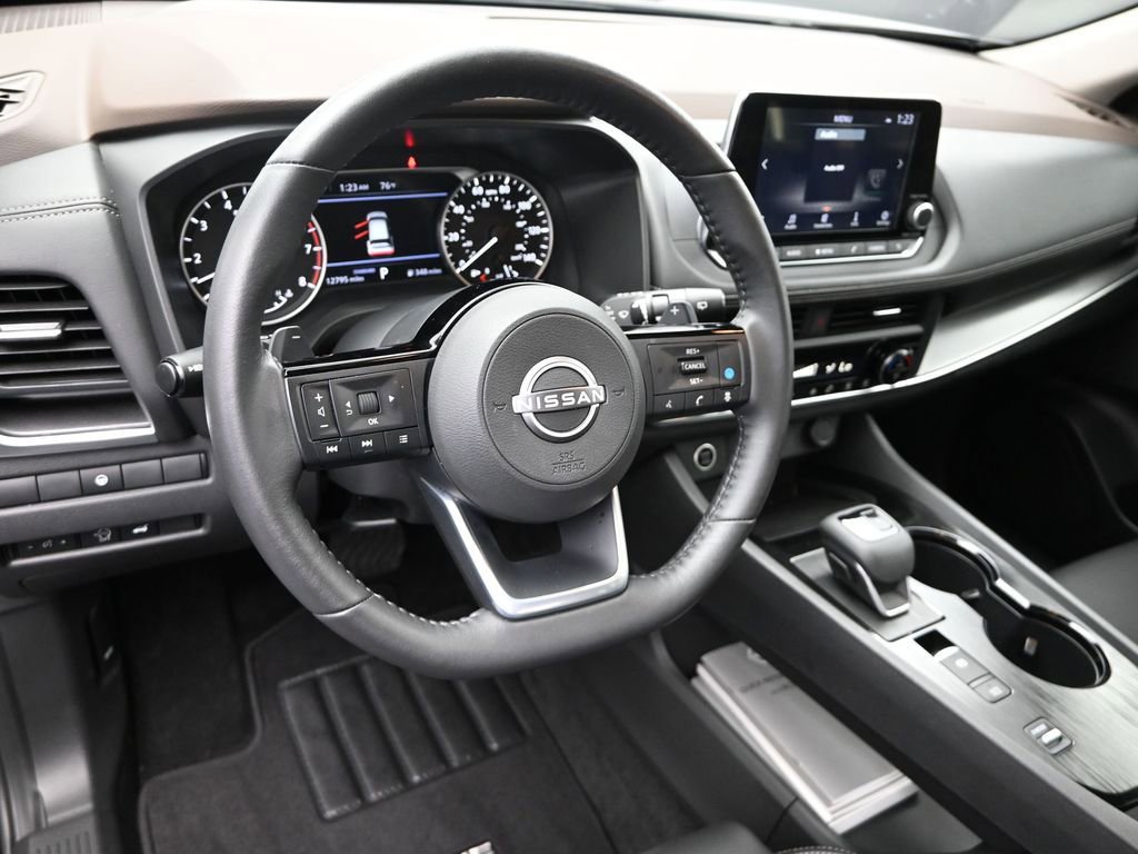 Used 2023 Nissan Rogue SV w/ SV Premium B Package image 17