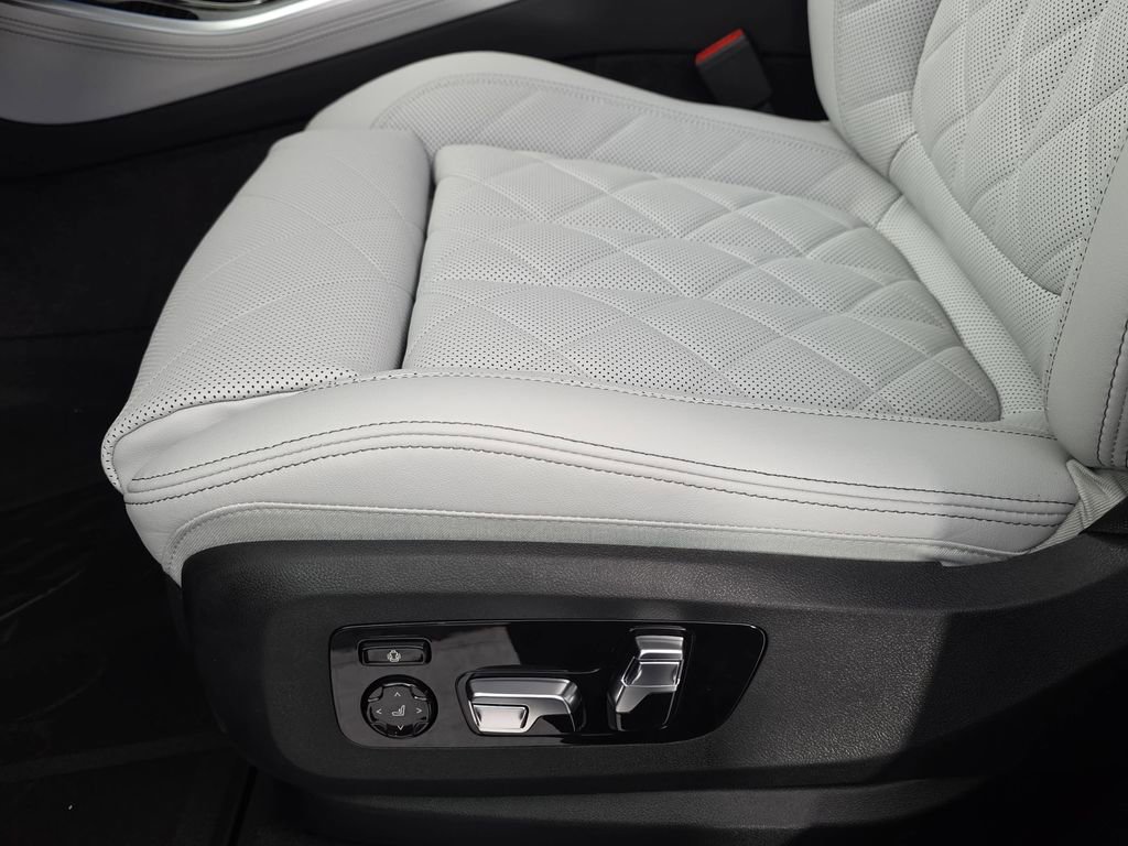 New 2026 BMW X5 xDrive50e w/ M Sport Package image 28