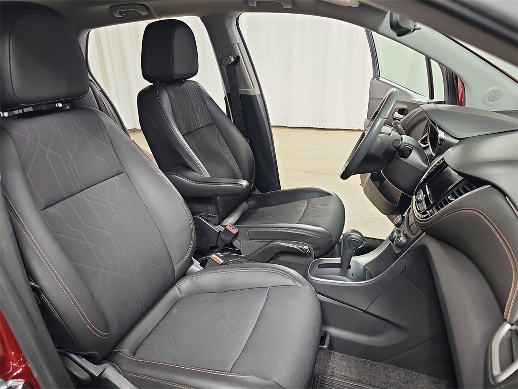 Certified 2022 Chevrolet Trax LT w/ LT Convenience Package image 13